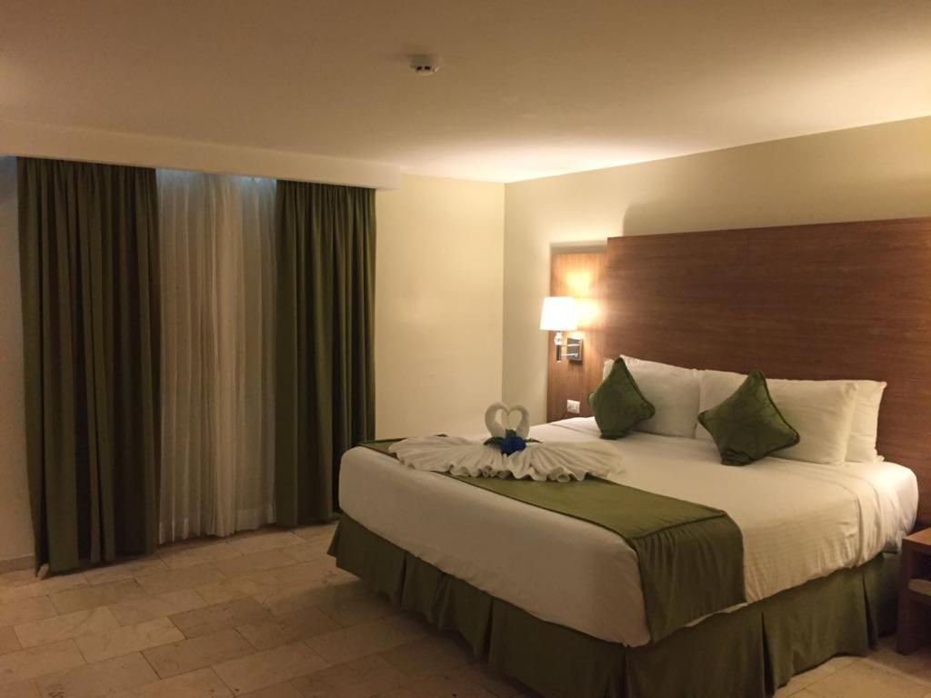 Hotel Suites Ambassador Panama City Exterior photo