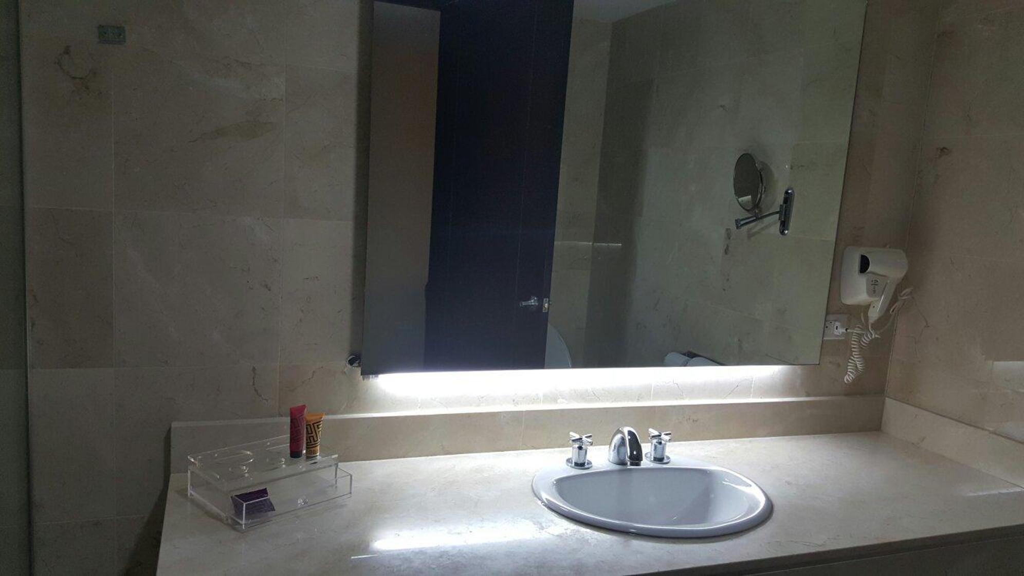 Hotel Suites Ambassador Panama City Exterior photo